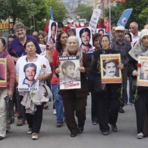 cumartesi anneleri komisyona rapor sundu baris yalnizca silahlarin susmasi degil magdurlarin sesi duyulana kadar surecek toplumsal bir sorumluluk C72Dgmga