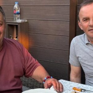 kirmizi bultenle aranan is insaniyla yemege cikti bCDJz8Ua