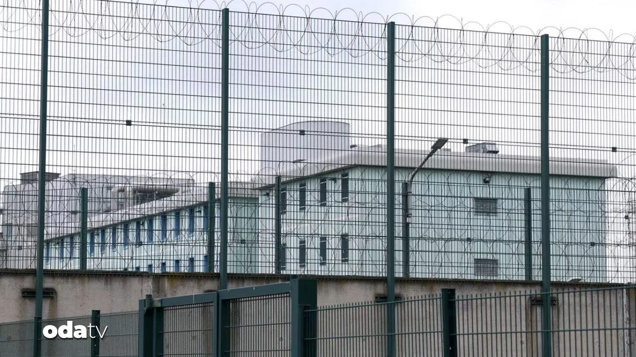 hapishanede kanli cete savasi 17 olu Cabb1itX