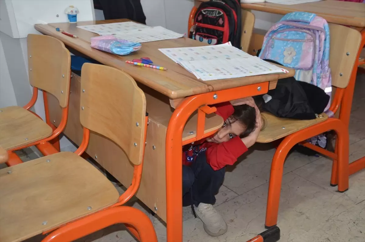 mebden afet bilinci icin tahliye tatbikati XVOQH1HS.jpg