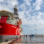 turkiyenin-ilk-derin-deniz-sondaj-gemisi-cagri-bey-somalide-goreve-basliyor-N9q8L5Jw