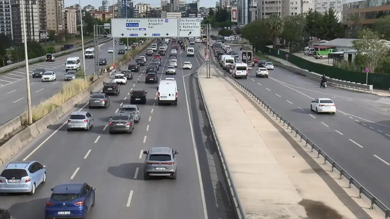 İstanbul’da Pazartesi Trafik Sıkışıklığı Zirveye Çıktı