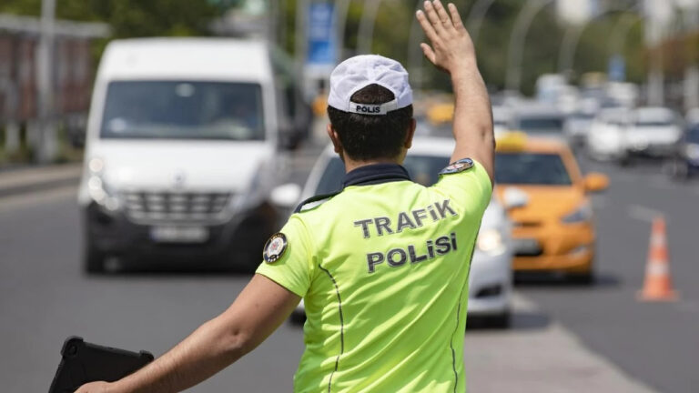sosyal-medya-sovuna-39-bin-tl-ceza-YJIURRdK