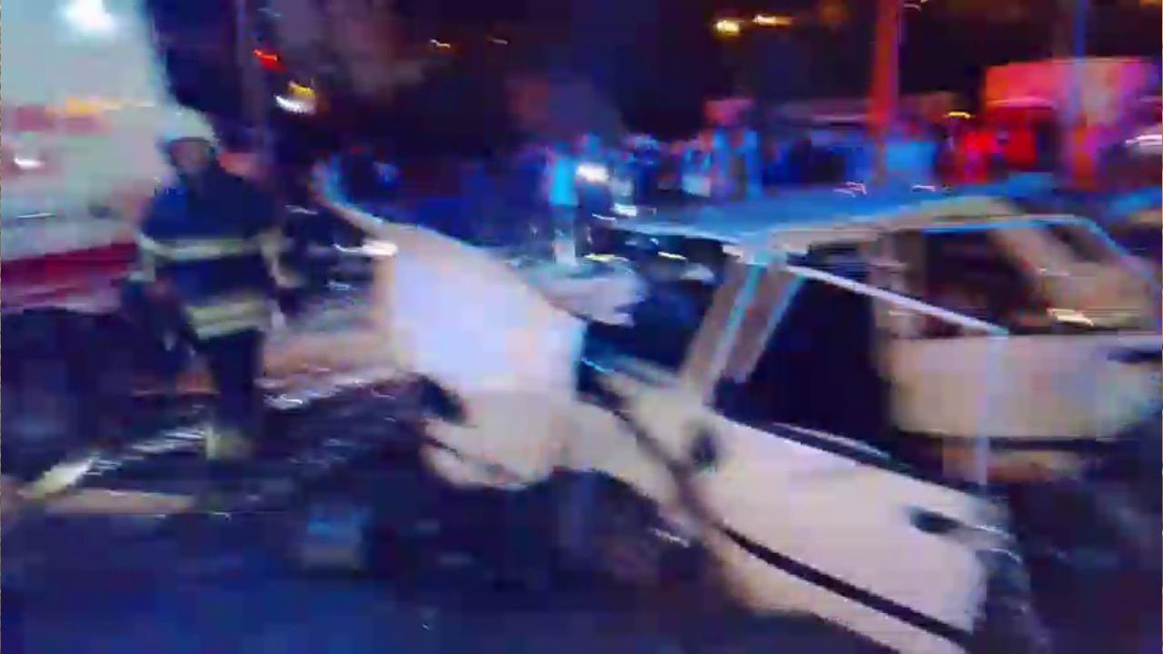 Kirmizi isikta bekleyen otomobile carpti 24 yasindaki surucu hayatini kaybetti AmDUa21e